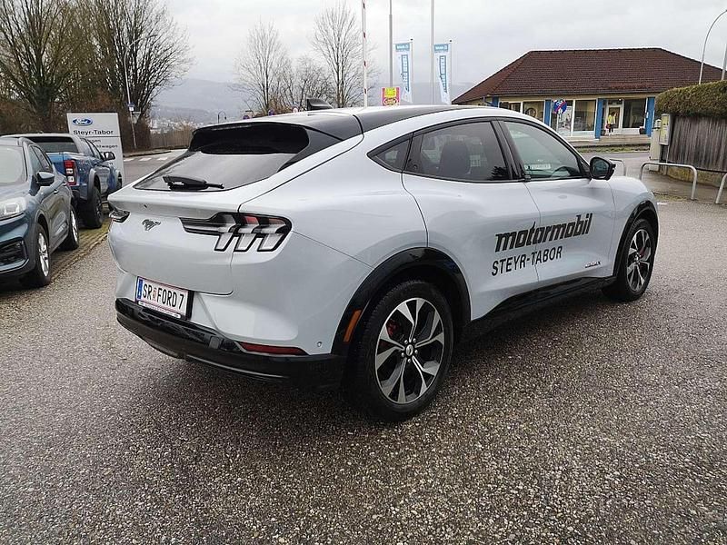 Gebraucht Ford Mustang Mach-E Extended Range 216 kW (294 PS) 2023 Weiß SUV