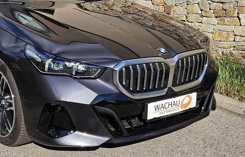 Gebraucht BMW 520 M Sport 197 PS (144 kW) 2024 Grau Kombi