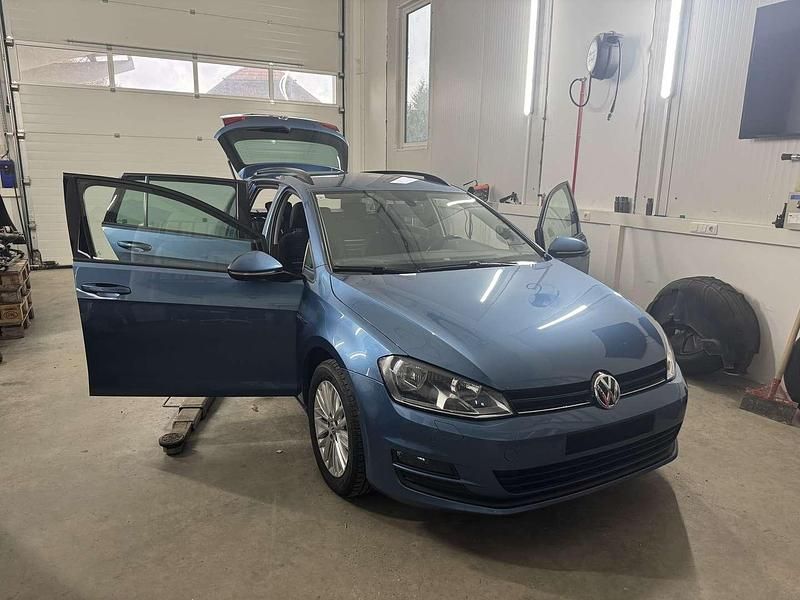 Blau Gebraucht 2015 VW Golf VII Trendline Kombi | € 9.000 (Fairer Preis) - Bild 1/4