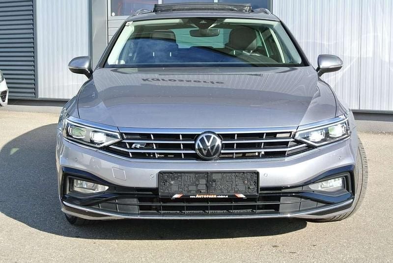 Gebraucht VW Passat R-line 150 PS (110 kW) 2022 Grau Kombi