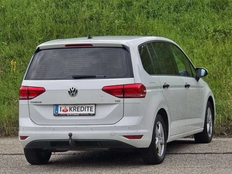 Gebraucht VW Touran Trendline 110 PS (80 kW) 2016 Weiß Van / Kleinbus