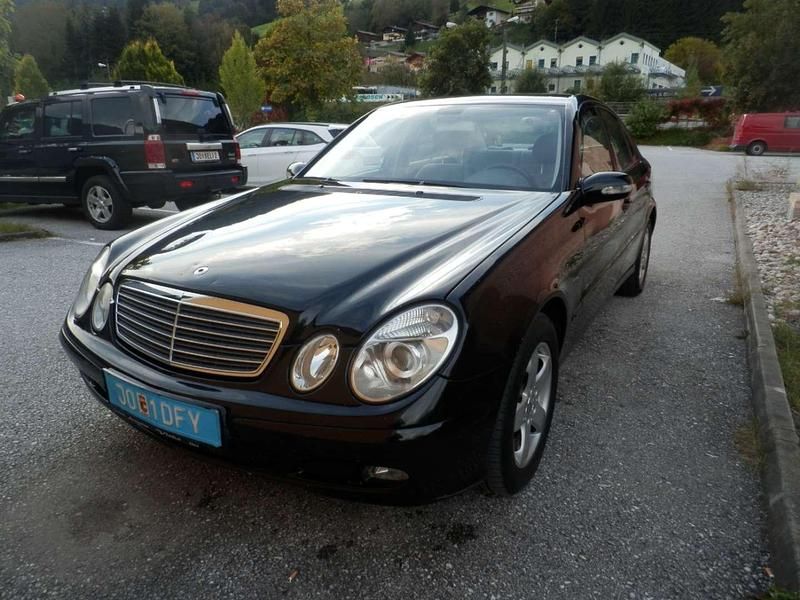 Schwarz Gebraucht 2005 Mercedes E220 Limousine | € 3.000 (Guter Preis) - Bild 1/4