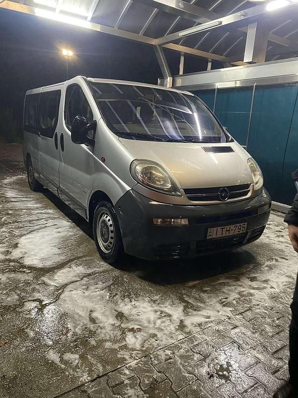 Gebraucht Opel Vivaro 101 PS (74 kW) 2003 Silber Van / Kleinbus