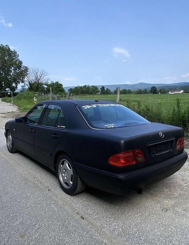 Gebraucht Mercedes E300 Avantgarde 177 PS (130 kW) 1999 Limousine