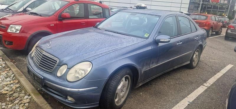 Gebraucht Mercedes E220 150 PS (110 kW) 2002 Blau Limousine