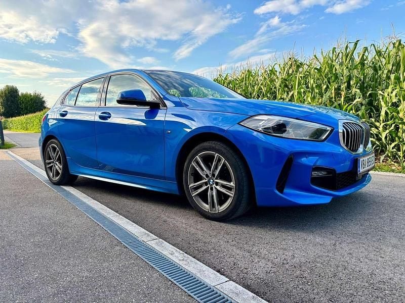 Blau Gebraucht 2020 BMW 118 M Sport Kleinwagen | € 19.000 - Bild 1/4
