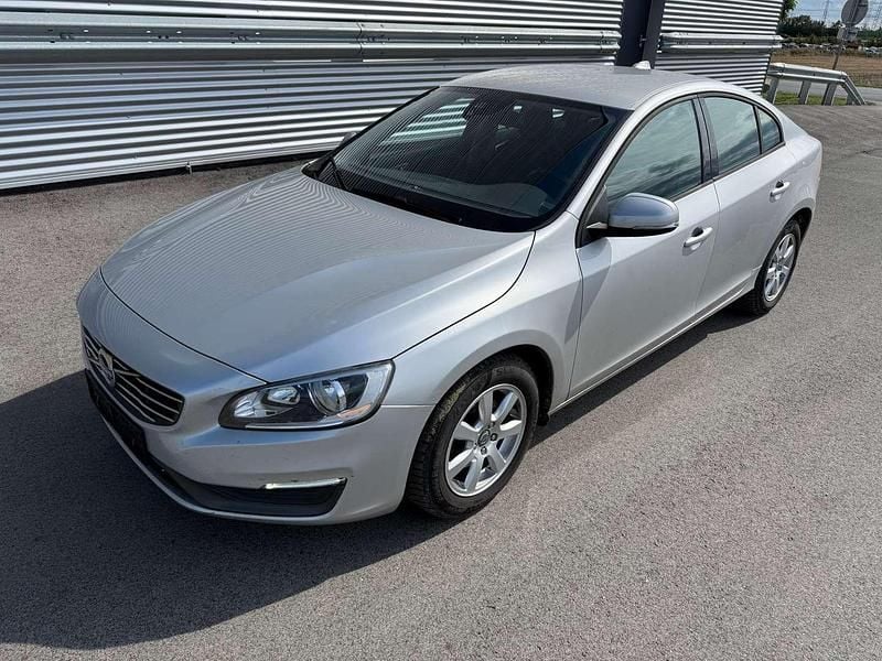 Silber Gebraucht 2013 Volvo S60 Kinetic Limousine | € 9.900 - Bild 1/4