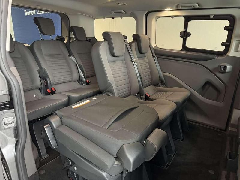 Gebraucht Ford Tourneo Titanium 131 PS (96 kW) 2022 Grau Van / Kleinbus