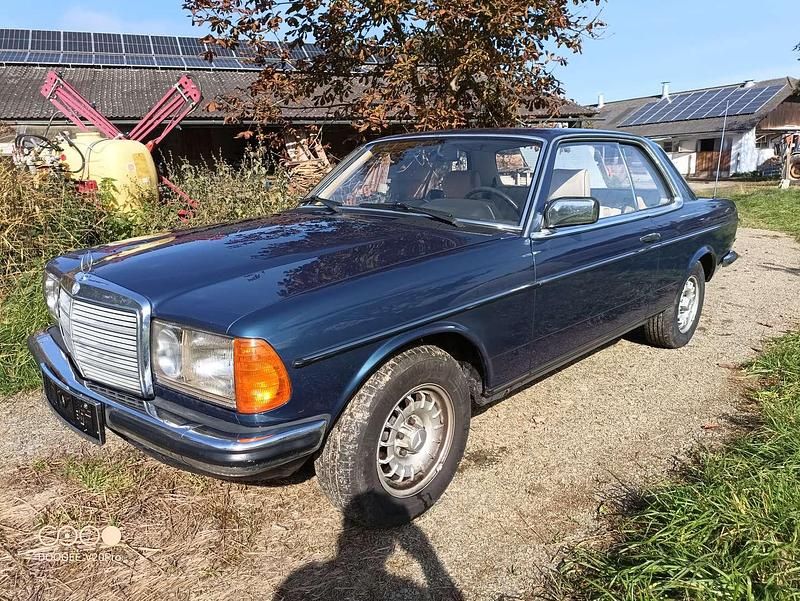 Blau Gebraucht 1984 Mercedes 230 Coupé | € 12.500 - Bild 1/4