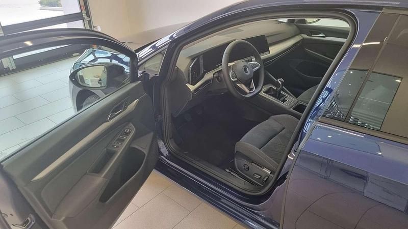 Gebraucht VW Golf VIII Life 110 PS (80 kW) 2022 Mittelblau  metallic Limousine