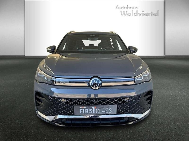Gebraucht VW Tiguan Sport 204 PS (150 kW) 2025 Mittelgrau  metallic SUV
