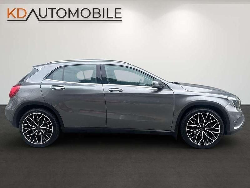 Gebraucht Mercedes GLA200 136 PS (100 kW) 2015 Grau SUV