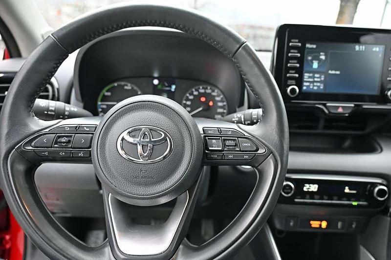 Gebraucht Toyota Yaris Hybrid Active 92 PS (67 kW) 2023 Rot Limousine