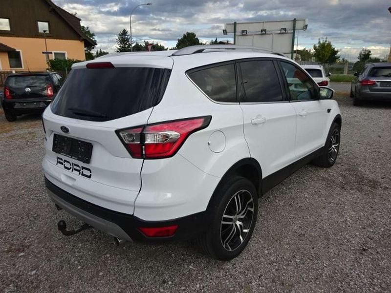 Gebraucht Ford Kuga Trend 120 PS (88 kW) 2017 Weiß SUV