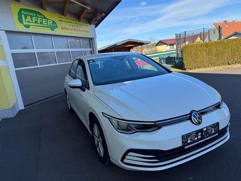 Gebraucht VW Golf VIII Life 116 PS (85 kW) 2021 Weiß Limousine