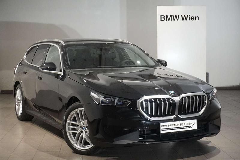 Gebraucht BMW 520 Efficient Dynamics 197 PS (144 kW) 2024 Saphirschwarz Kombi
