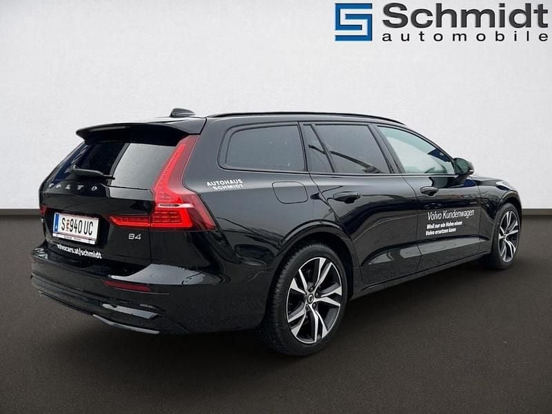 Gebraucht Volvo V60 Plus 197 PS (144 kW) 2025 Schwarz Kombi