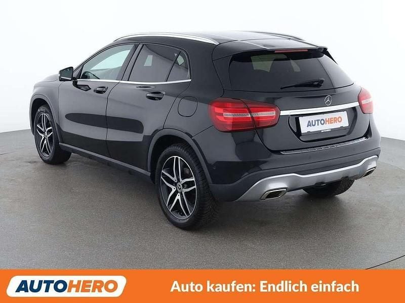 Gebraucht Mercedes GLA180 Urban 122 PS (89 kW) 2018 Schwarz SUV