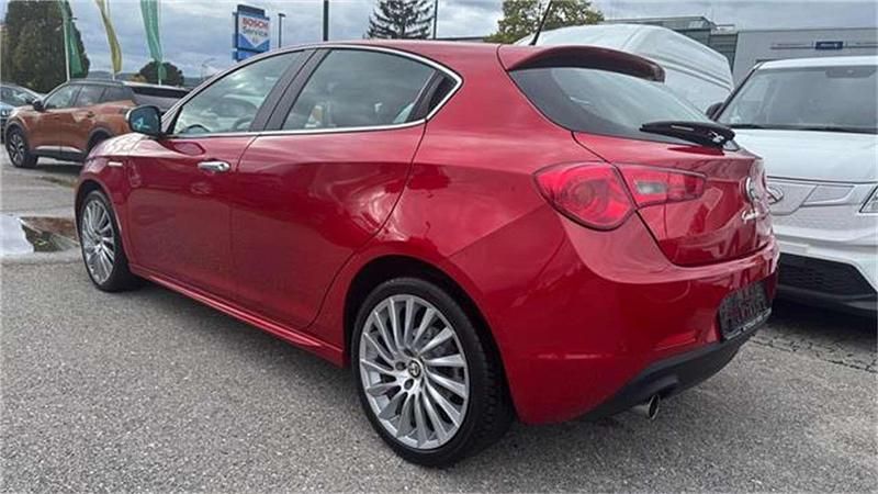 Gebraucht Alfa Romeo Giulietta Distinctive 120 PS (88 kW) 2012 Rot Kleinwagen
