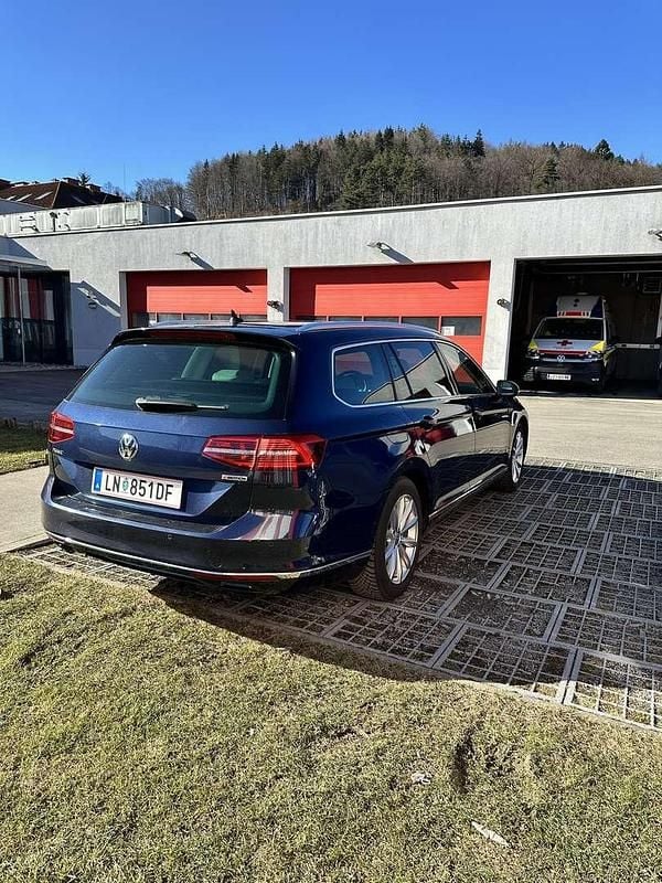 Gebraucht VW Passat Highline 190 PS (139 kW) 2015 Blau Kombi
