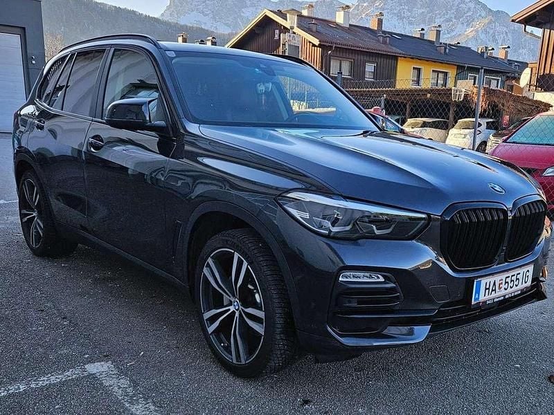 Grau Gebraucht 2021 BMW X5 Sport Line SUV | € 49.990 - Bild 1/4