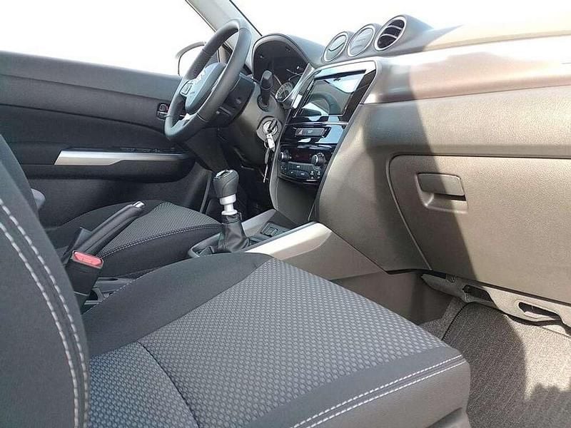Gebraucht Suzuki Vitara 129 PS (94 kW) 2022 Grau SUV