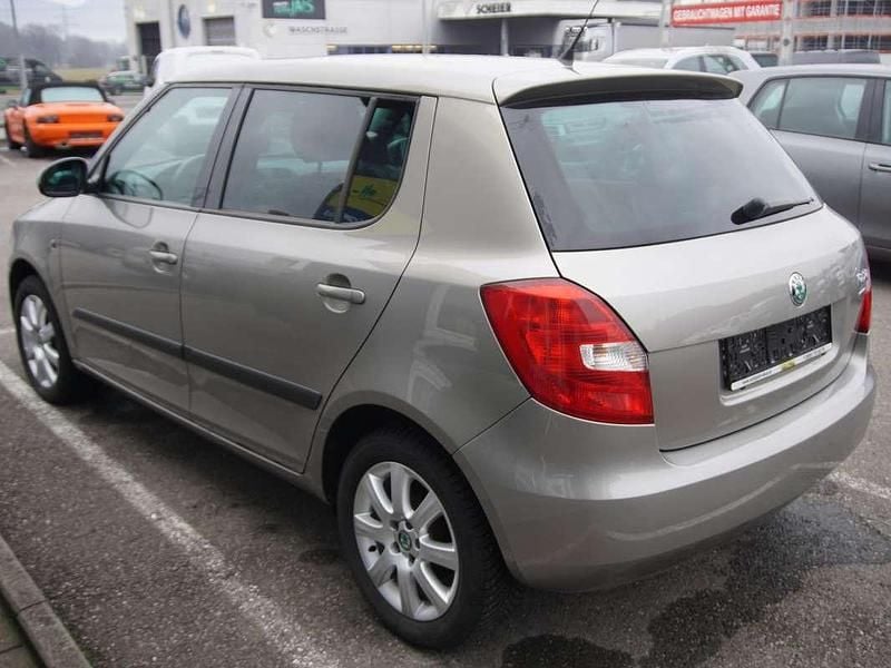 Gebraucht Skoda Fabia Elegance 69 PS (50 kW) 2012 Beige Kleinwagen