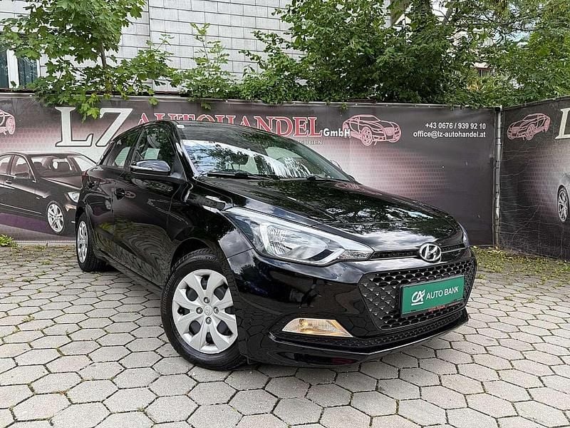 Schwarz Gebraucht 2018 Hyundai i20 Life Limousine | € 5.500 (Superpreis) - Bild 1/4