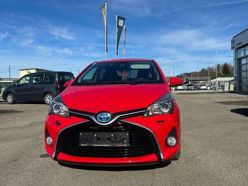 Gebraucht Toyota Yaris Active 101 PS (74 kW) 2016 Rot Limousine