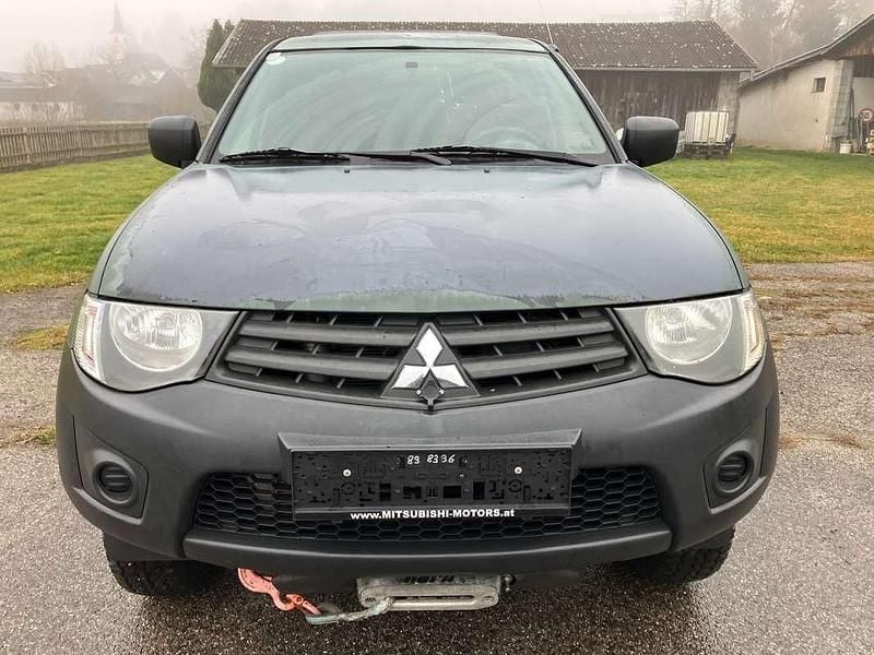 Schwarz Gebraucht 2016 Mitsubishi L200 Abholung | € 12.900 - Bild 1/4