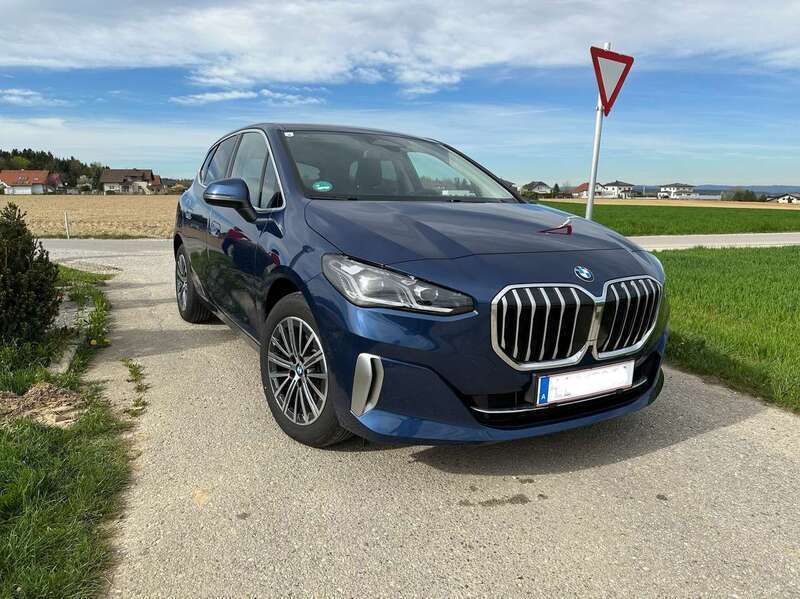Blau Gebraucht 2024 BMW 223 Active Tourer Van / Kleinbus | € 37.900 - Bild 1/4
