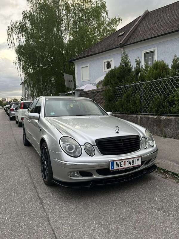 Silber Gebraucht 2004 Mercedes E200 Elegance Limousine | € 6.000 - Bild 1/4