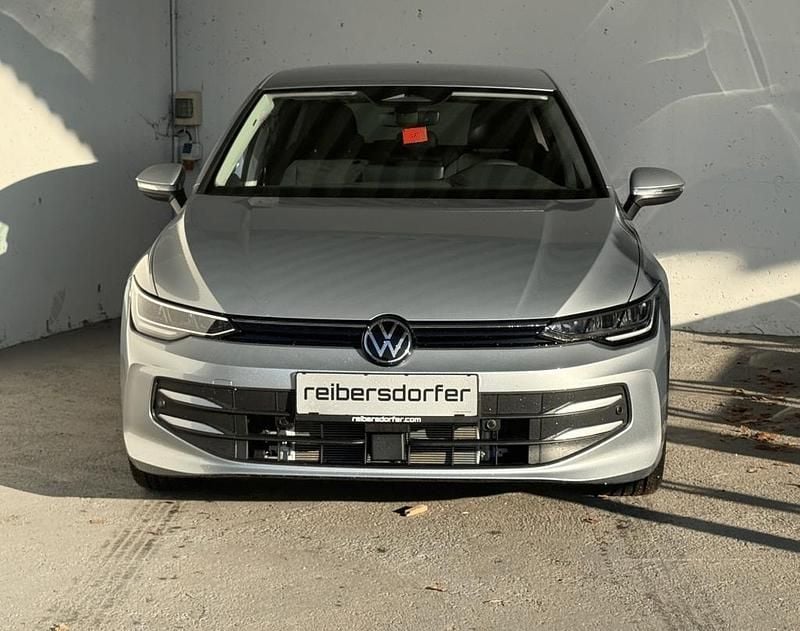 Neu VW Golf VIII 115 PS (84 kW) 2025 Silber  metallic Limousine