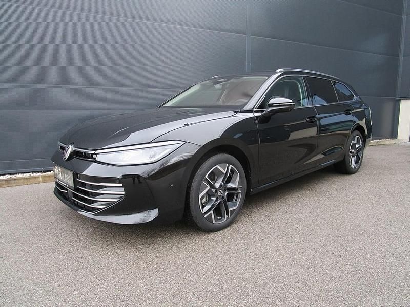 Gebraucht VW Passat Elegance 150 PS (110 kW) 2024 Schwarz  metallic Kombi