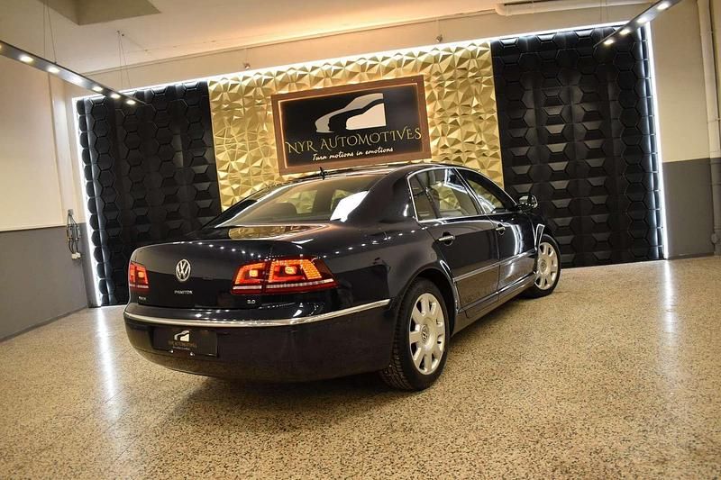 Gebraucht VW Phaeton 239 PS (175 kW) 2013 Blau Limousine