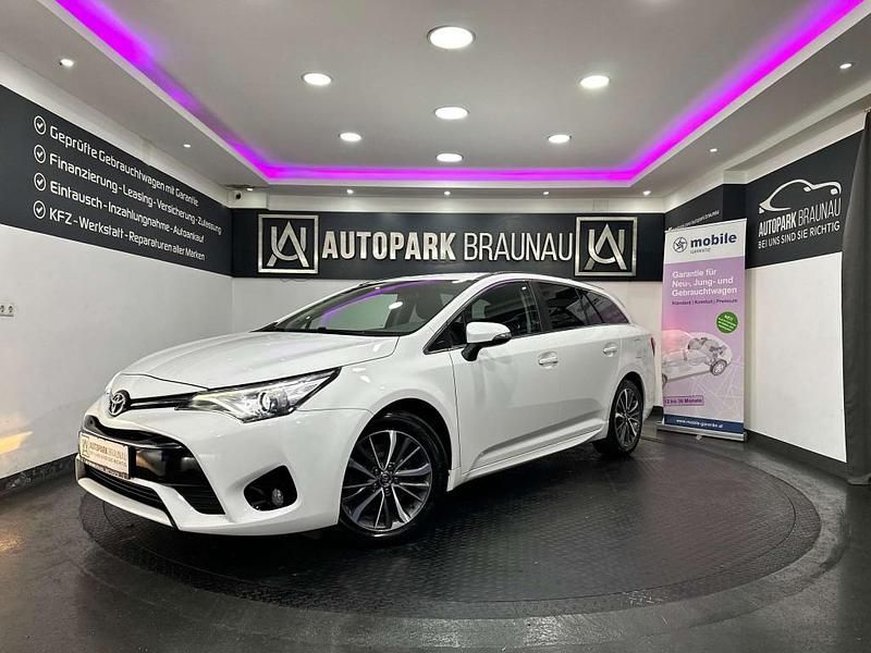 Weiß Gebraucht 2016 Toyota Avensis Active Kombi | € 15.999 - Bild 1/4