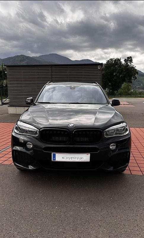Schwarz Gebraucht 2017 BMW X5 iPerformance SUV | € 31.000 (Etwas zu teuer) - Bild 1/4