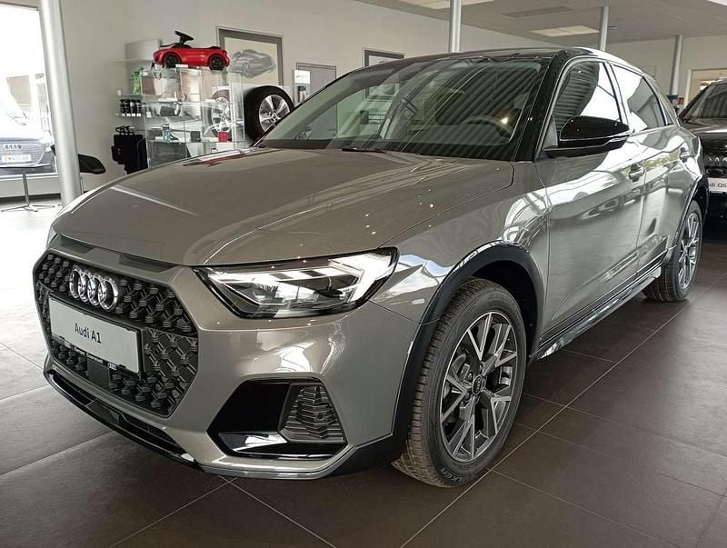 Neu Audi A1 Design 116 PS (85 kW) 2025 Mittelgrau  metallic Kleinwagen