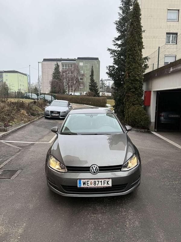 Gebraucht VW Golf VII LOUNGE 150 PS (110 kW) 2015 Limousine