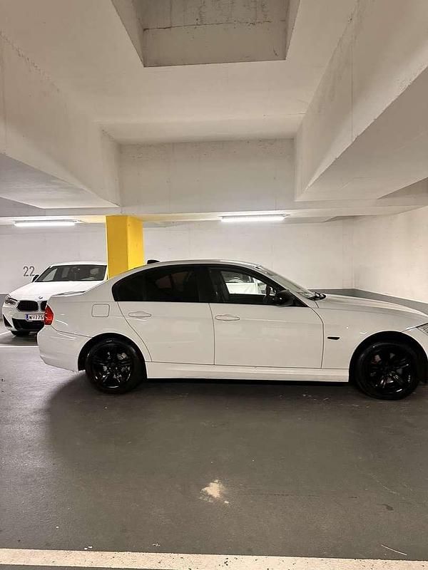 Gebraucht BMW 320 177 PS (130 kW) 2009 Limousine