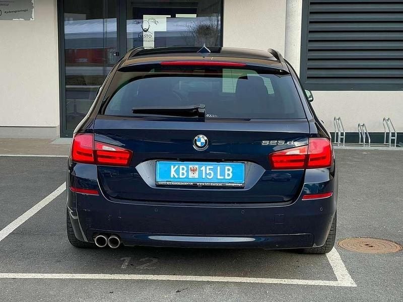 Gebraucht BMW 525 Sport Line 204 PS (150 kW) 2011 Blau Kombi