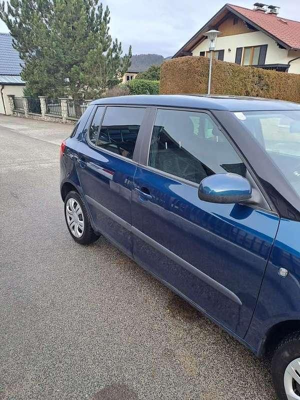 Gebraucht Skoda Fabia 60 PS (44 kW) 2012 Blau Limousine