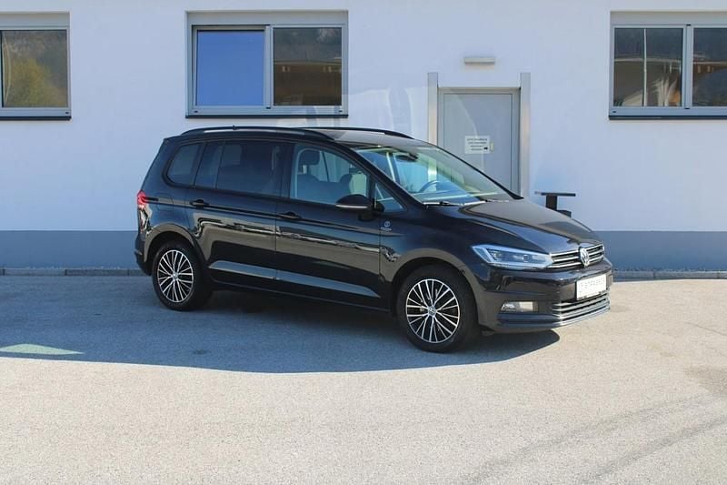 Gebraucht VW Touran Comfortline 150 PS (110 kW) 2016 Schwarz  metallicperleffektno Van / Kleinbus