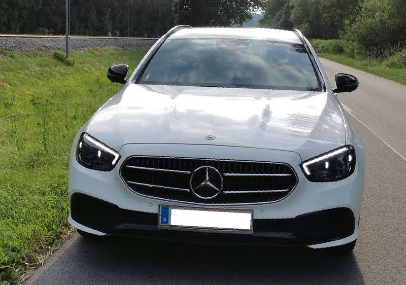Weiß Gebraucht 2021 Mercedes E300 Edition Kombi | € 35.000 (Fairer Preis) - Bild 1/4