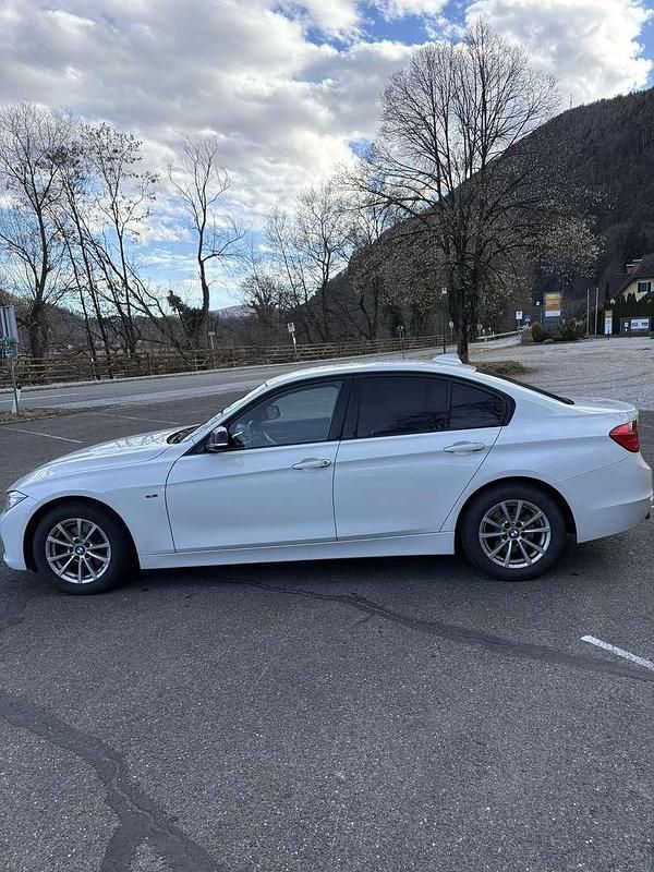 Gebraucht BMW 318 143 PS (105 kW) 2013 Limousine