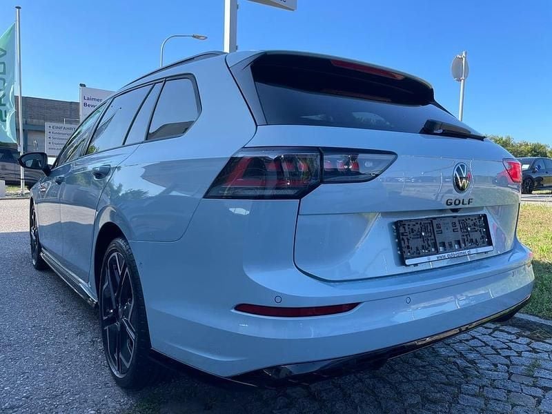 Gebraucht VW Golf VIII R-line 150 PS (110 kW) 2025 Hellblau  metallic Kombi