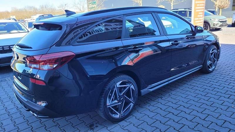 Neu Hyundai i30 N Line 140 PS (102 kW) 2025 Schwarz Kombi