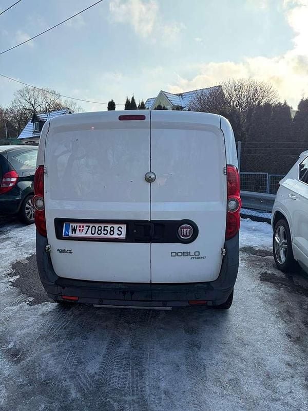 Gebraucht Fiat Doblò 95 PS (69 kW) 2011 Weiß Van / Kleinbus