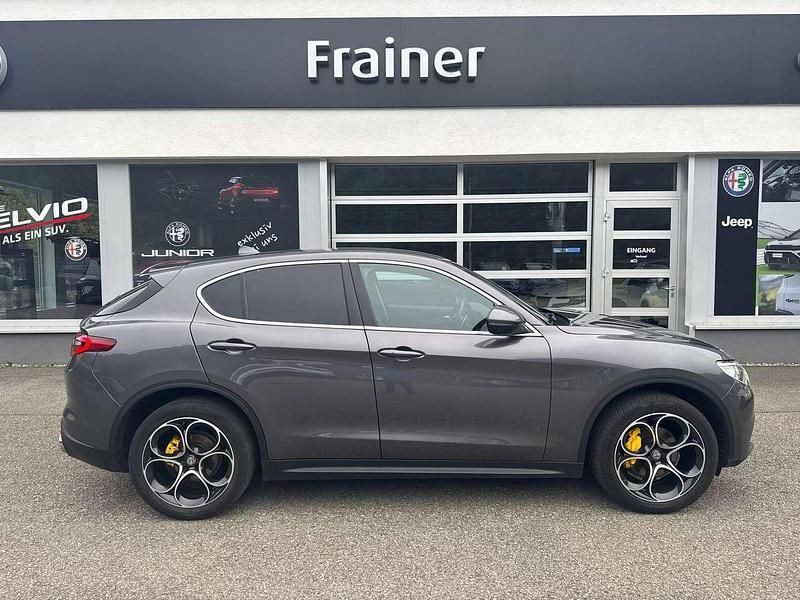 Grau Gebraucht 2019 Alfa Romeo Stelvio Super SUV | € 26.900 (Guter Preis) - Bild 1/4