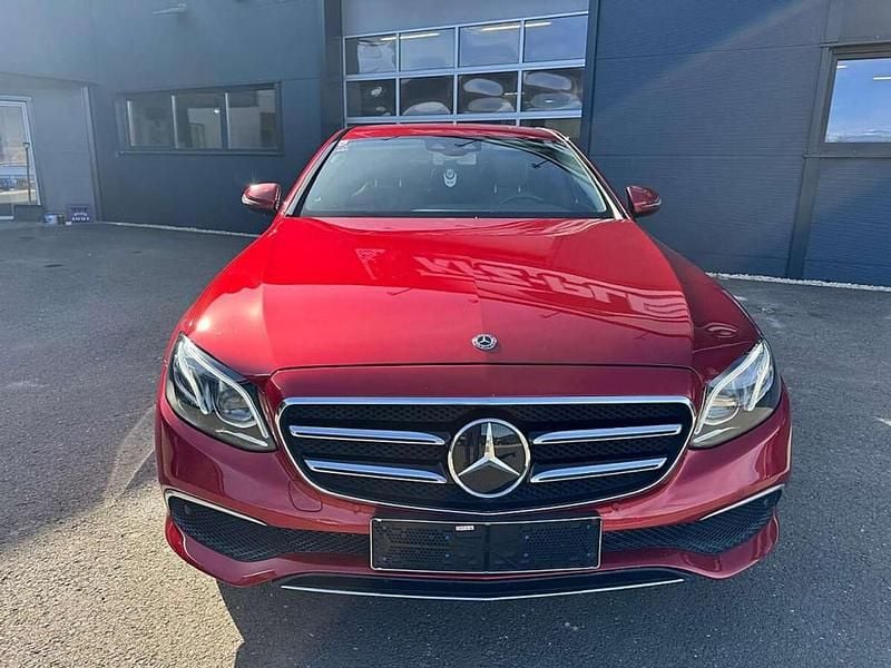 Gebraucht Mercedes E200 Avantgarde 184 PS (135 kW) 2018 Rot Limousine